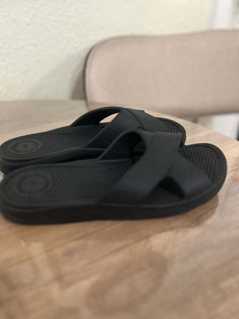 Totes Everywear Women's Cross Slide Sandals